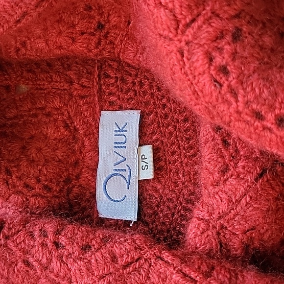 Canadian Classic Qiviuk cowl sweater - Picture 12 of 14